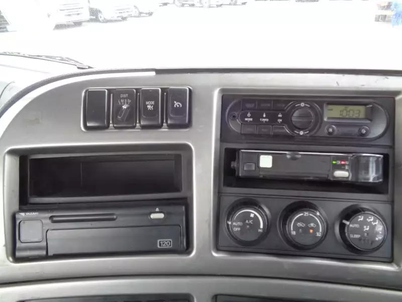 平成28年05月中古大型トラクタヘッド日産UDクオンの画像34