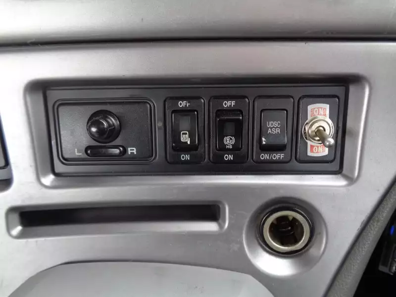 平成28年05月中古大型トラクタヘッド日産UDクオンの画像35