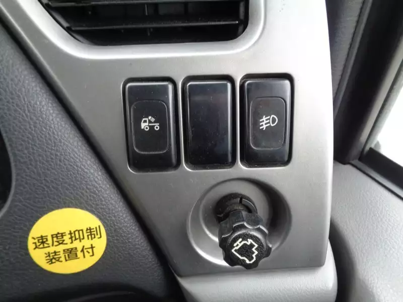 平成28年05月中古大型トラクタヘッド日産UDクオンの画像37