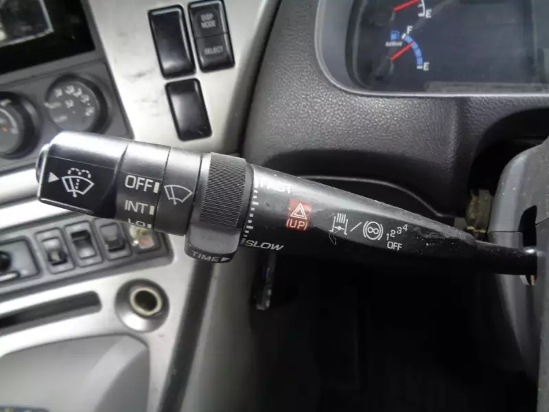 平成28年05月中古大型トラクタヘッド日産UDクオンの画像38