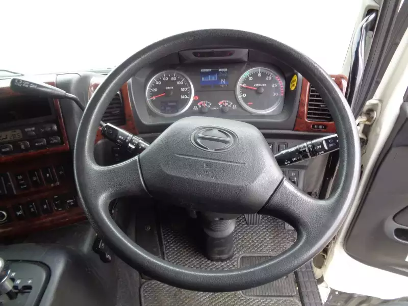 平成29年03月中古大型トラクタヘッド日野プロフィアの画像2