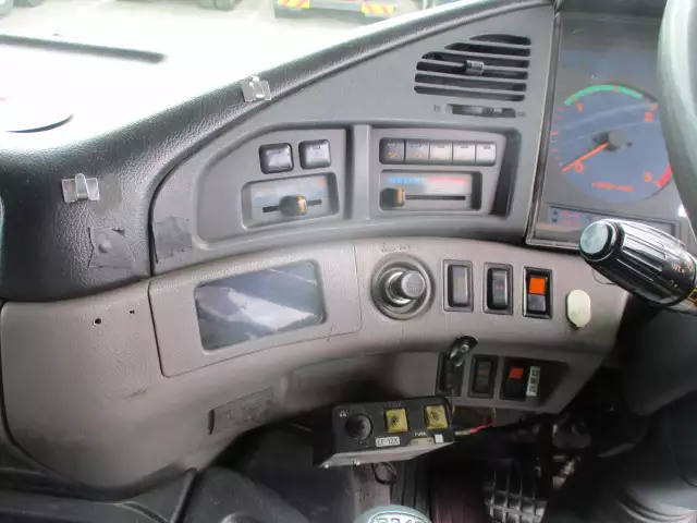 平成13年11月中古大型ダンプ日野プロフィアの画像18