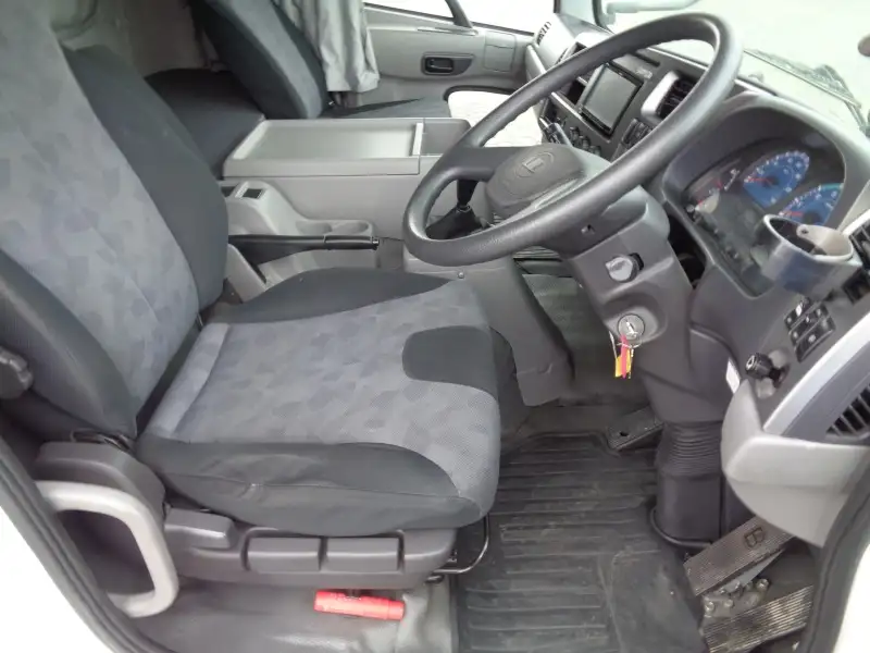 平成26年11月中古中型平ボディ日産UDUDトラックスの画像25