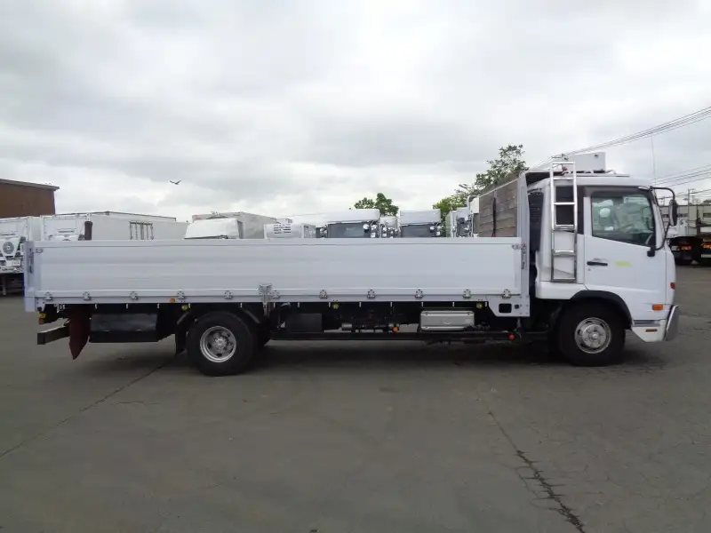 平成26年11月中古中型平ボディ日産UDUDトラックスの画像4