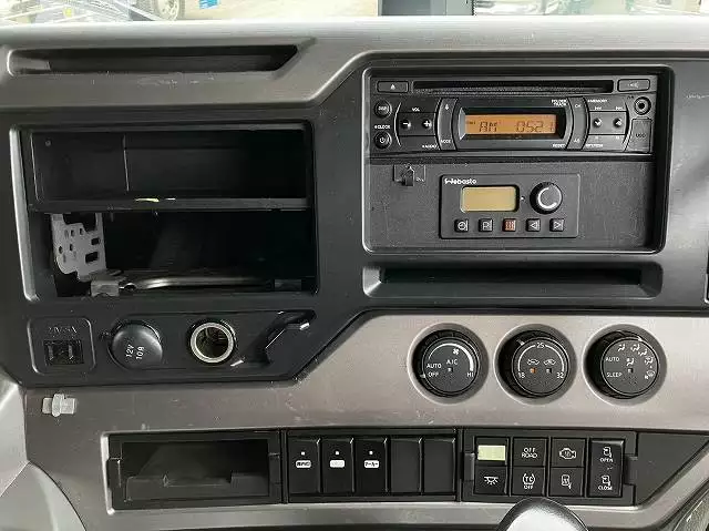 平成30年00月中古大型トラクタヘッド日産UDクオンの画像14