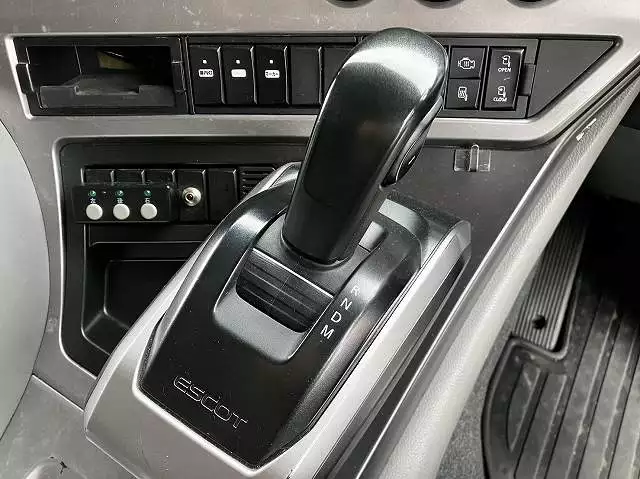 平成30年00月中古大型トラクタヘッド日産UDクオンの画像15