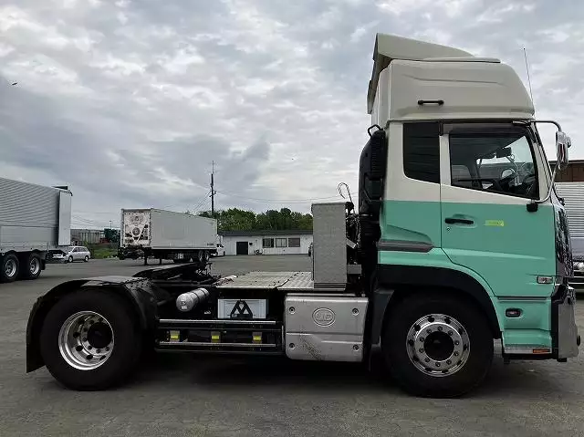 平成30年00月中古大型トラクタヘッド日産UDクオンの画像4