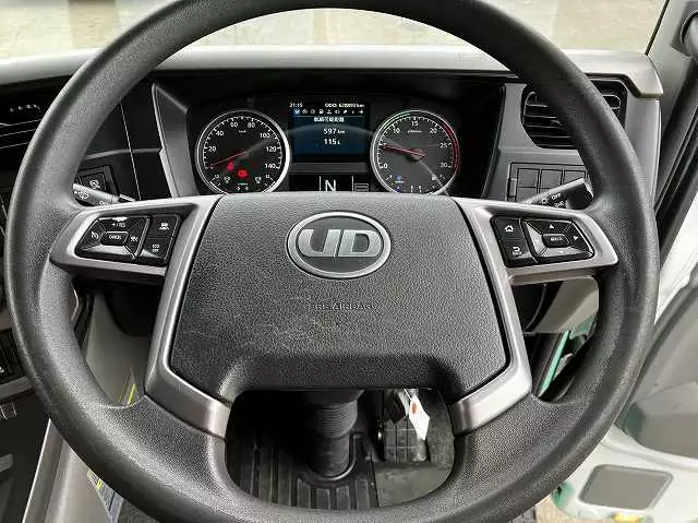 平成30年00月中古大型トラクタヘッド日産UDクオンの画像10