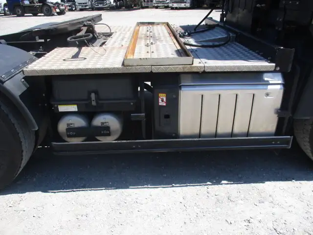 車検付（R8.8）令和4年　三菱ふそう　トラクタヘッド　D尺　460馬力　第五輪荷重：11,500㎏　AT（2ペダル）の画像21