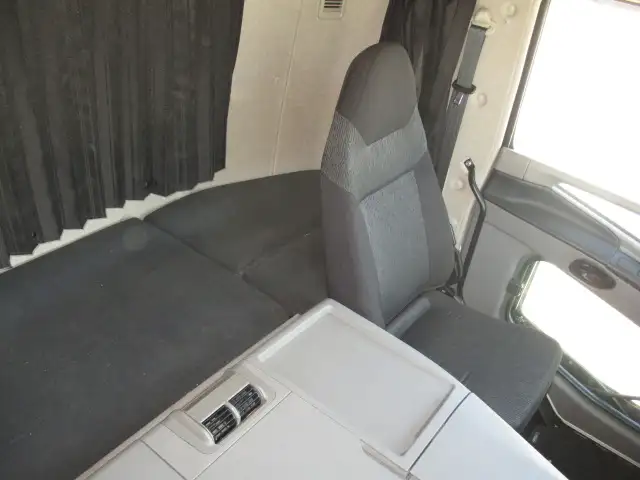 車検付（R8.8）令和4年　三菱ふそう　トラクタヘッド　D尺　460馬力　第五輪荷重：11,500㎏　AT（2ペダル）の画像33