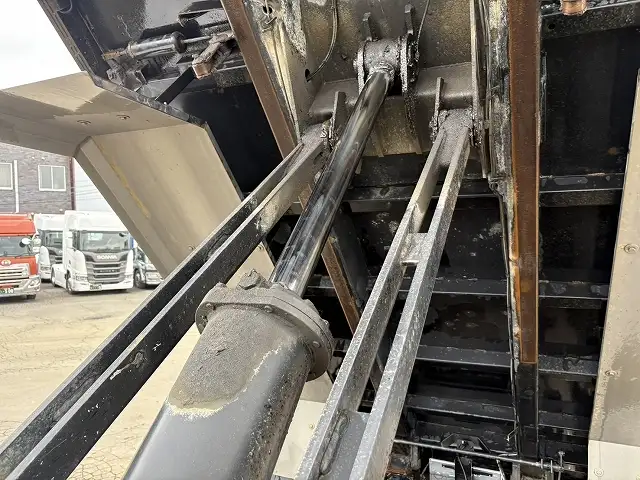 ☆車検付き(R7.10.16)☆ 令和1年 UD 大型極東製ダンプ カスタム 420馬力 電動コボレーン H/L6速 積載:8,600㎏ 距離:19.7万㎞の画像39