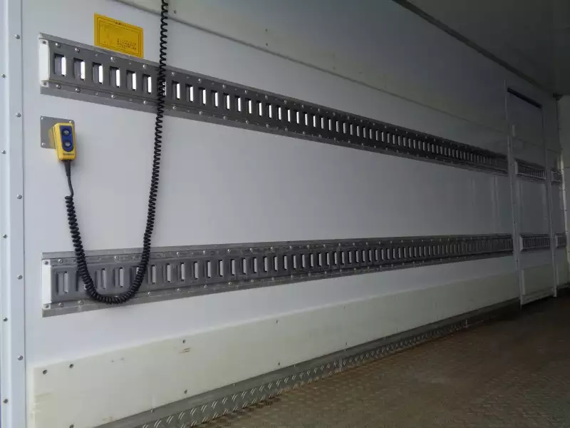 平成30年01月中古小型冷凍バン・ウィング日野デュトロの画像12