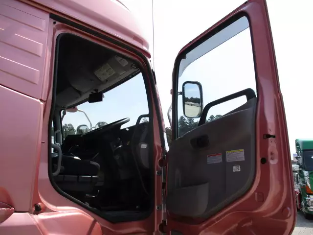 令和01年/平成31年12月中古大型トラクタヘッド日産UDクオンの画像25