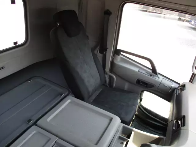 令和01年/平成31年12月中古大型トラクタヘッド日産UDクオンの画像41