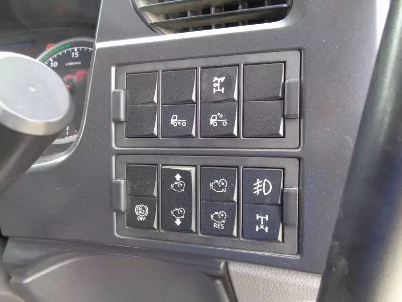 令和01年/平成31年10月中古大型ダンプ日産UDクオンの画像12