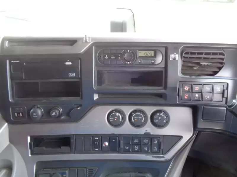 令和01年/平成31年10月中古大型ダンプ日産UDクオンの画像9