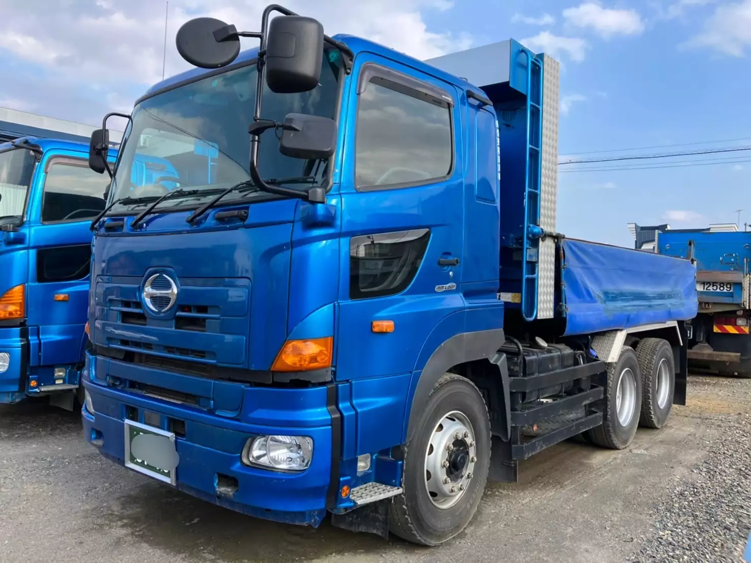 平成27年03月中古大型ダンプ日野プロフィアの画像1