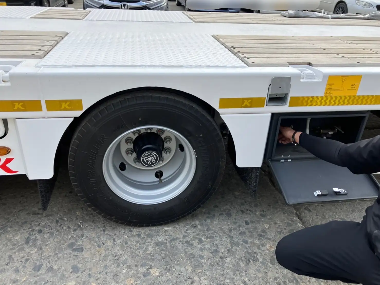 中古その他ダンプトレーラー・重機運搬トレーラー輸入車・その他KAESSBOHRERの画像13