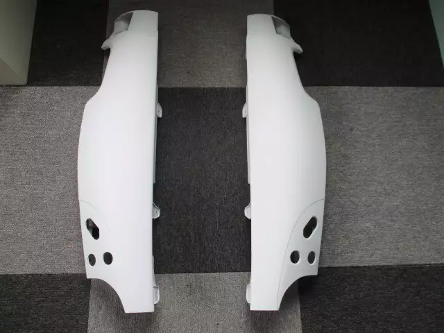 いすゞフォワード用 コーナーパネル(中古)左右セット売  サフェーサー仕上げ 部品番号=1-65481562-3(R)定価38,500円  1-65481563-3(L)定価38,500円の画像1