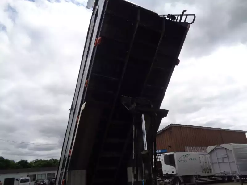 平成26年09月中古大型ダンプ日産UDクオンの画像16