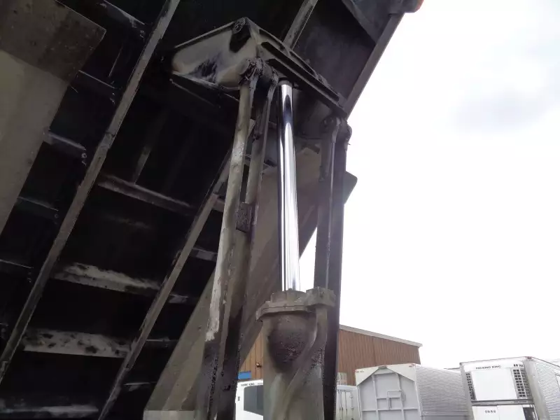 平成26年09月中古大型ダンプ日産UDクオンの画像18