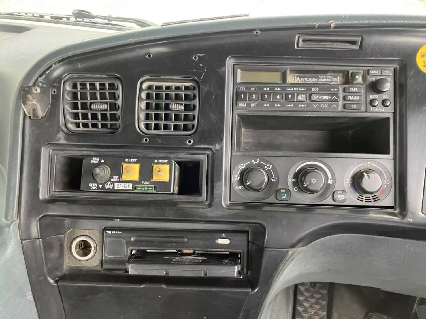 平成13年06月中古大型ダンプ三菱ふそうスーパーグレートの画像17