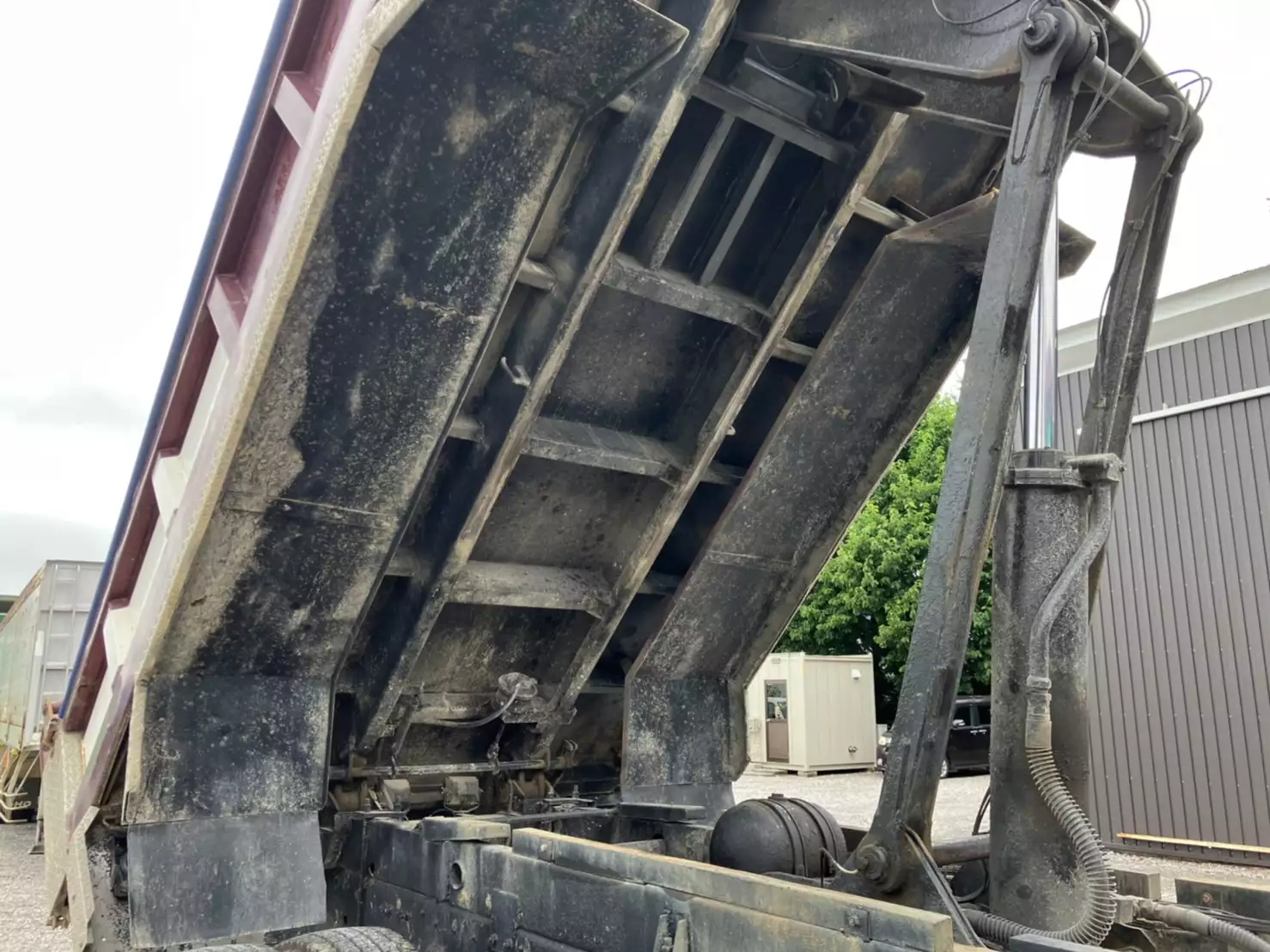 平成13年06月中古大型ダンプ三菱ふそうスーパーグレートの画像26