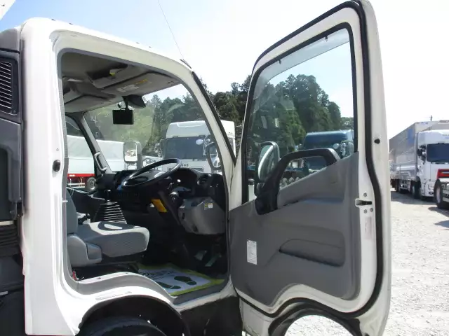 平成30年05月中古小型冷凍バン・ウィング日野デュトロの画像31