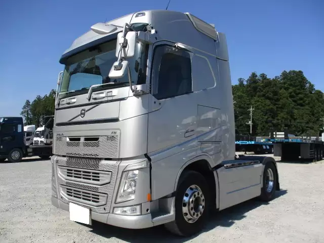 平成30年05月中古大型トラクタヘッドボルボトラックの画像1
