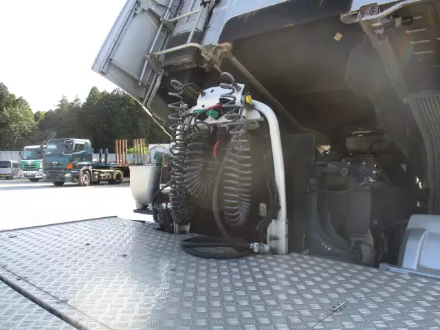 平成30年05月中古大型トラクタヘッドボルボトラックの画像26