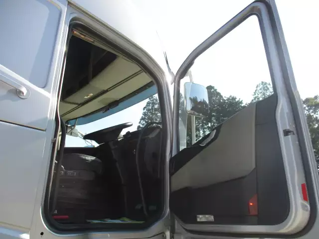 平成30年05月中古大型トラクタヘッドボルボトラックの画像29