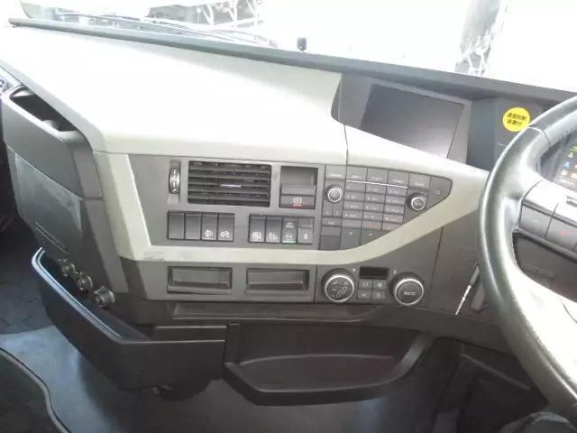 平成30年05月中古大型トラクタヘッドボルボトラックの画像32