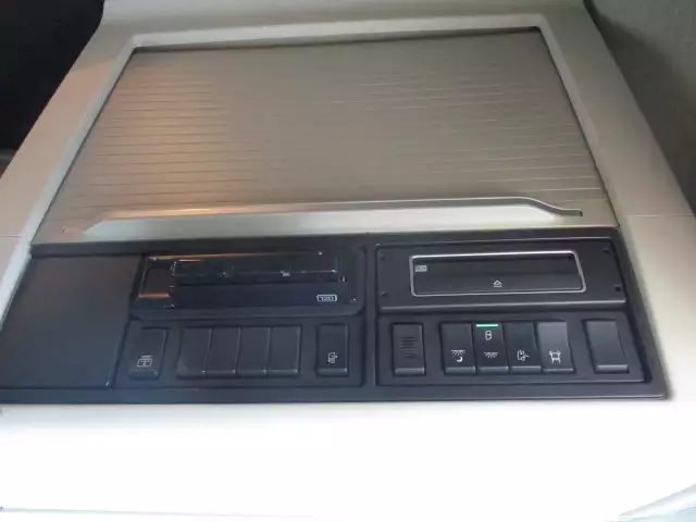 平成30年05月中古大型トラクタヘッドボルボトラックの画像35