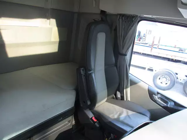 平成30年05月中古大型トラクタヘッドボルボトラックの画像46