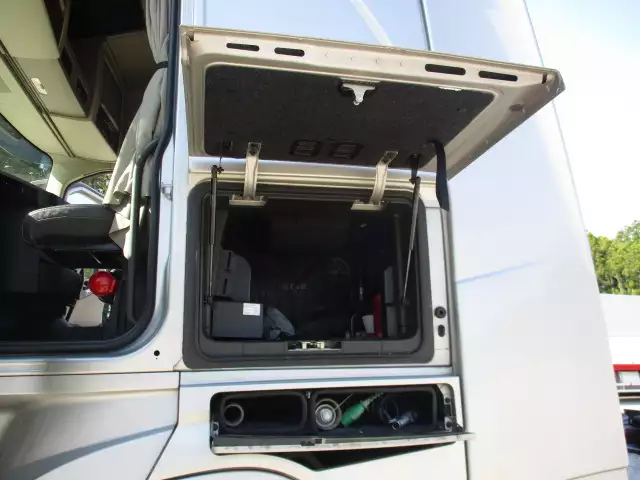 平成30年05月中古大型トラクタヘッドボルボトラックの画像58