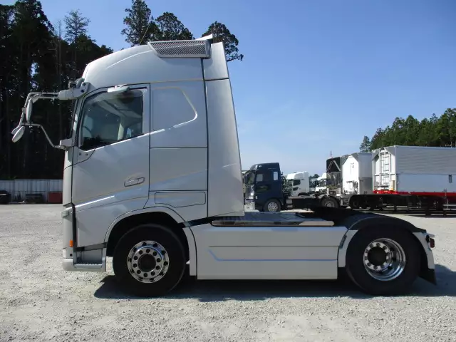 平成30年05月中古大型トラクタヘッドボルボトラックの画像8