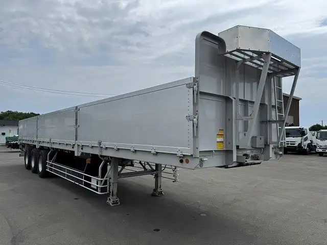 車検:令和8年9月15日 令和6年 トレクス 13M3軸アオリ付トレーラー シングル引き エアサス(リフト付き中軸残し) メーターアオリ 床:木の画像3