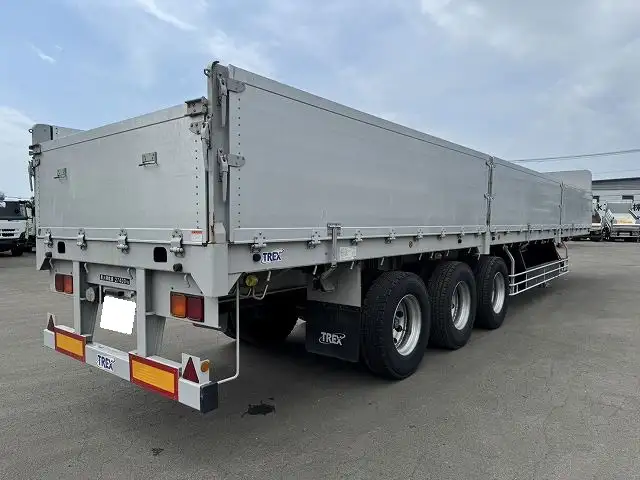 車検:令和8年9月15日 令和6年 トレクス 13M3軸アオリ付トレーラー シングル引き エアサス(リフト付き中軸残し) メーターアオリ 床:木の画像4