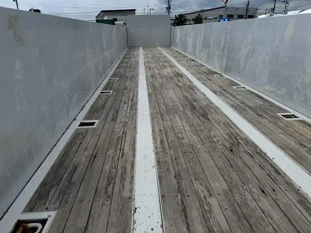 車検:令和8年9月15日 令和6年 トレクス 13M3軸アオリ付トレーラー シングル引き エアサス(リフト付き中軸残し) メーターアオリ 床:木の画像7