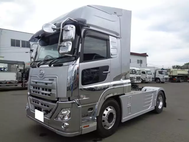 令和04年03月中古大型トラクタヘッド日産UDクオンの画像1