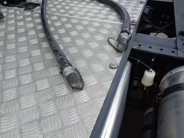 令和04年03月中古大型トラクタヘッド日産UDクオンの画像11