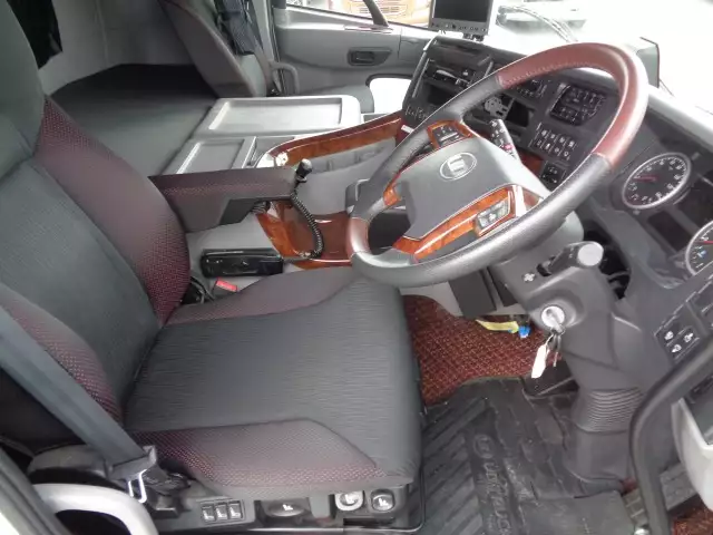 令和04年03月中古大型トラクタヘッド日産UDクオンの画像27