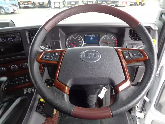 令和04年03月中古大型トラクタヘッド日産UDクオンの画像29
