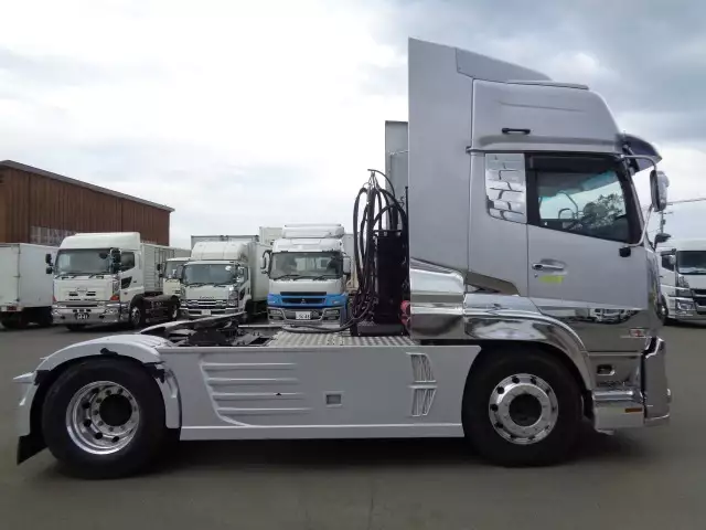 令和04年03月中古大型トラクタヘッド日産UDクオンの画像4