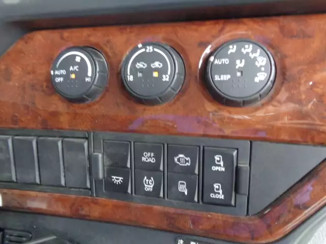 令和04年03月中古大型トラクタヘッド日産UDクオンの画像35