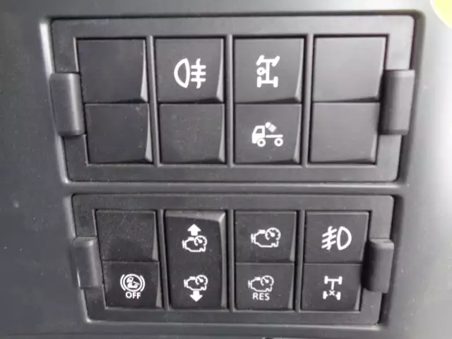 令和04年03月中古大型トラクタヘッド日産UDクオンの画像37