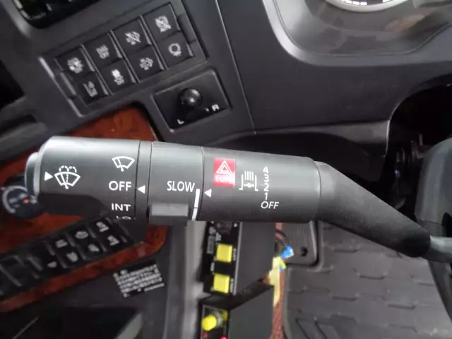 令和04年03月中古大型トラクタヘッド日産UDクオンの画像41