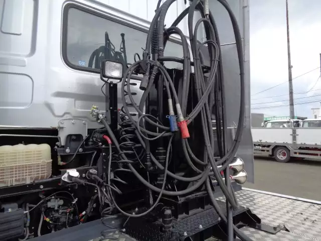 令和04年03月中古大型トラクタヘッド日産UDクオンの画像9