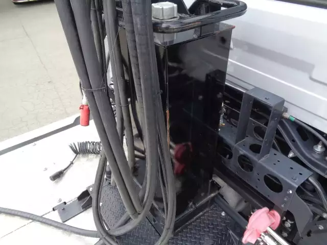 令和04年03月中古大型トラクタヘッド日産UDクオンの画像10