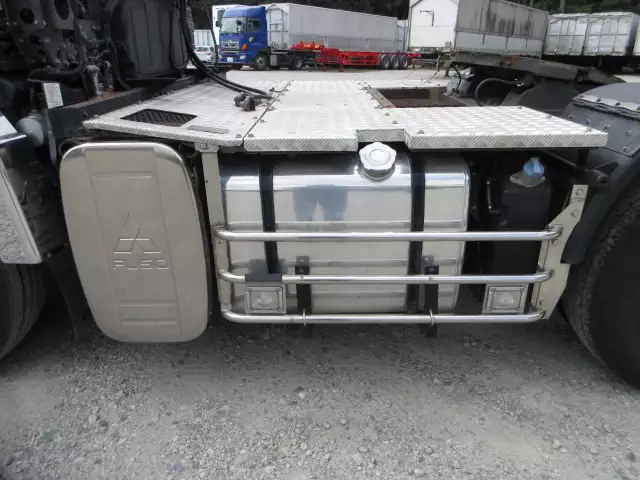 平成27年10月中古大型トラクタヘッド三菱ふそうスーパーグレートの画像21